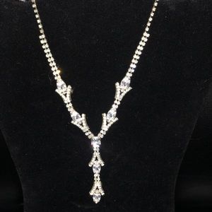 Glamour shots in a vintage inspired necklace!